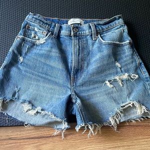 Abercrombie & Fitch shorts, in great condition. Just purchased last summer.
